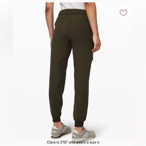 Lululemon On the Fly Jogger Woven Olive Green Size 6